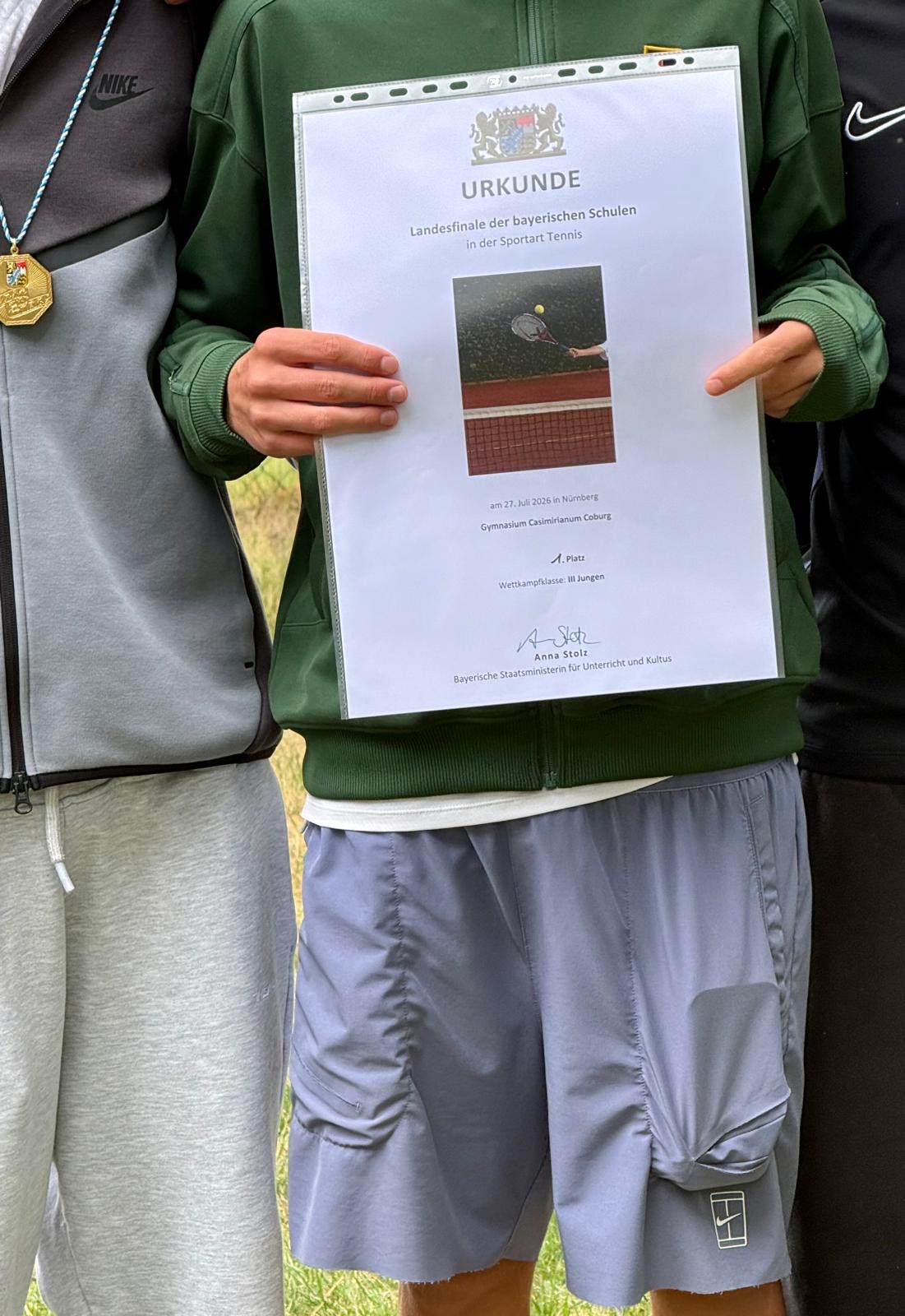 Urkunde für den ersten Platz in der Wettkampfklasse II beim Landesfinale Tennis